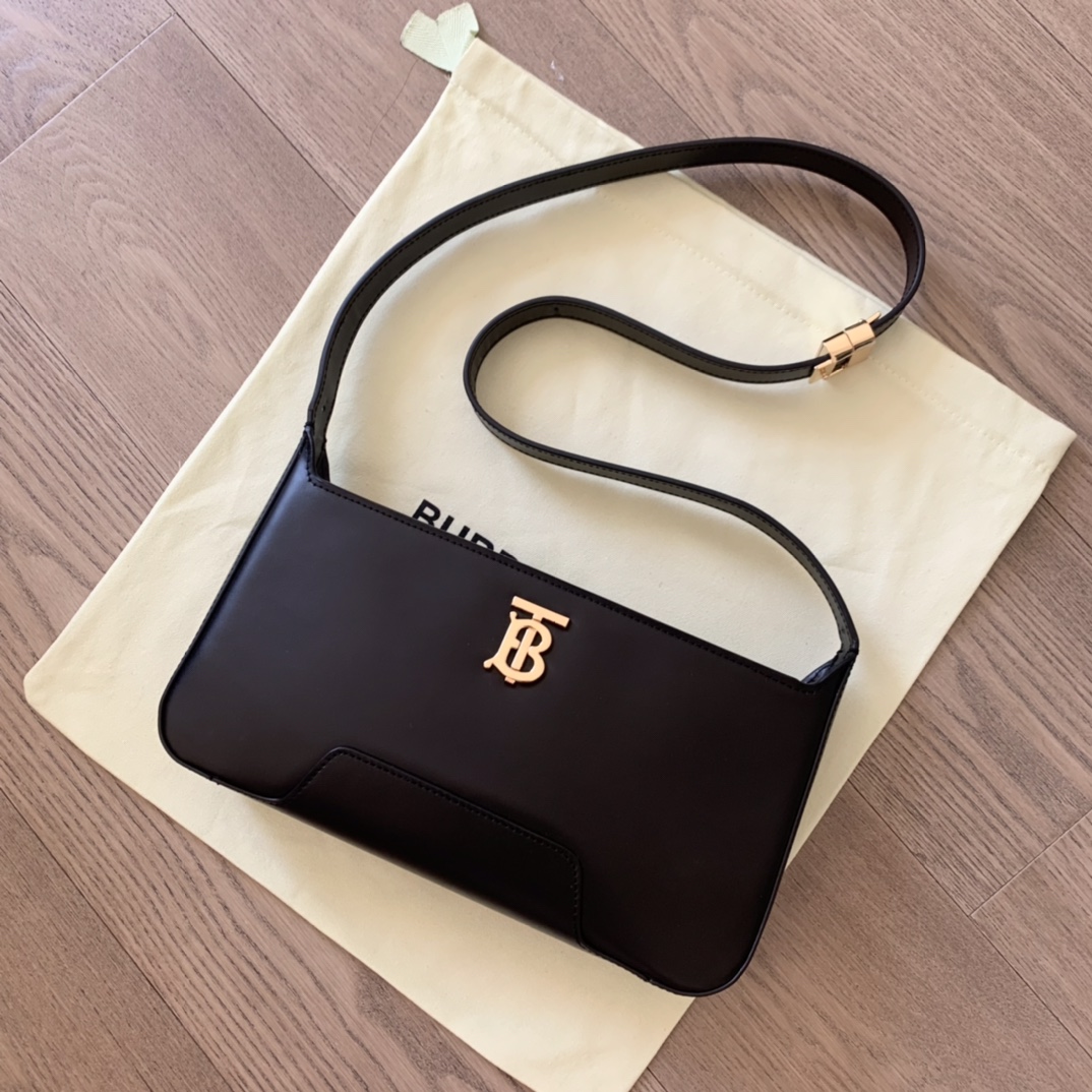 Burberry_Armpit_Bag-28X1